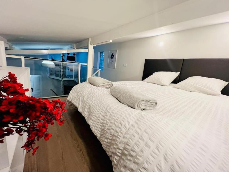 Unique Loft Apartment Located 15 Minutes From The Champs Elysees Saint-Ouen  Exterior foto